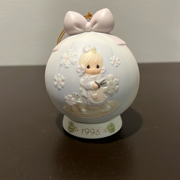 1995 ornament - Picture 1 of 2